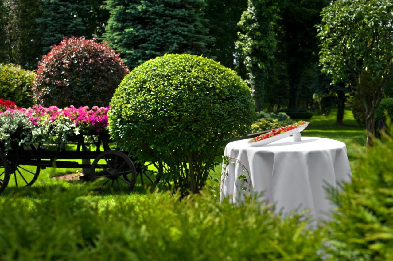 Booking Hotel Crown Piast & Spa Krakow Exterior photo The garden of the hotel