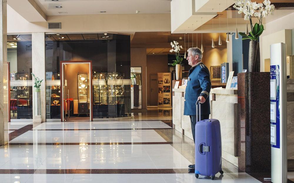 Booking Hotel & Spa Krakow Exterior photo A guest checking in at a hotel
