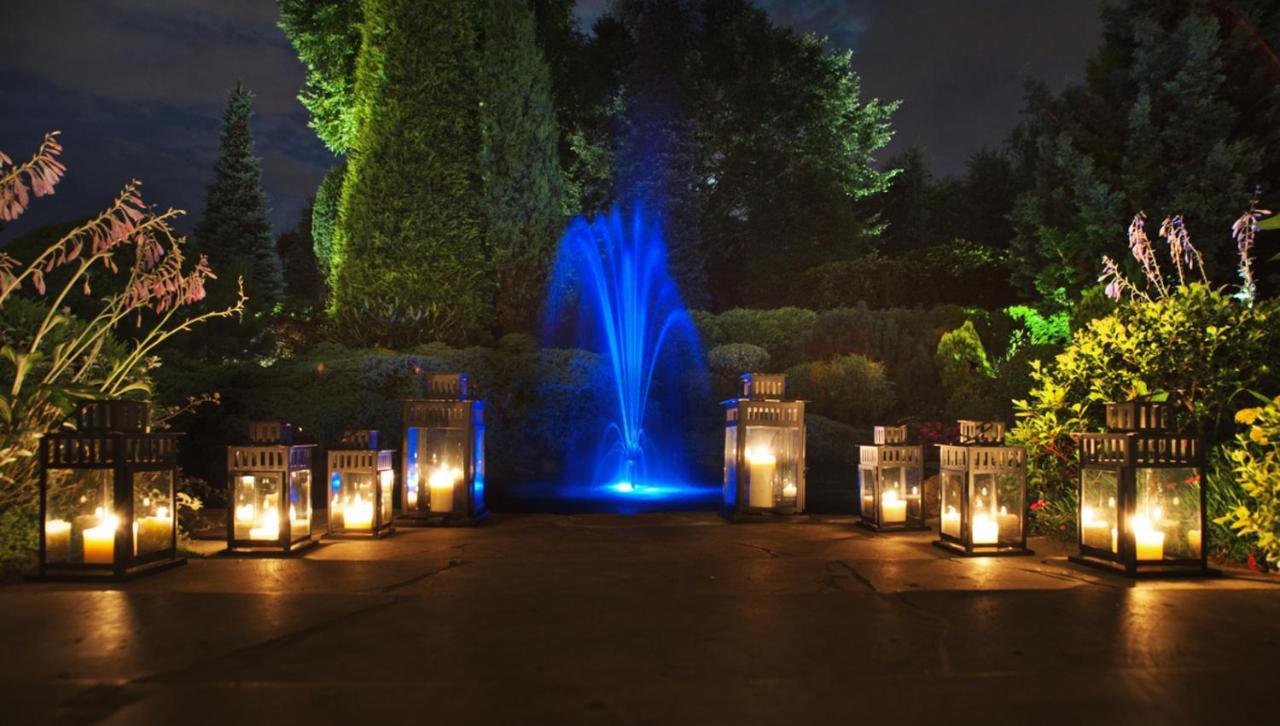 Booking Hotel Crown Piast & Spa Krakow Exterior photo Fountain at night