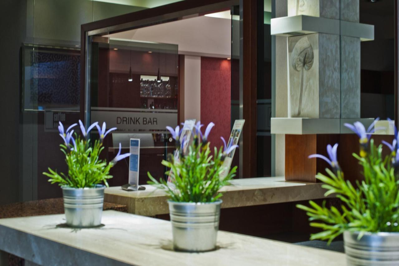 Booking Hotel & Spa Krakow Exterior photo The bar at the hotel