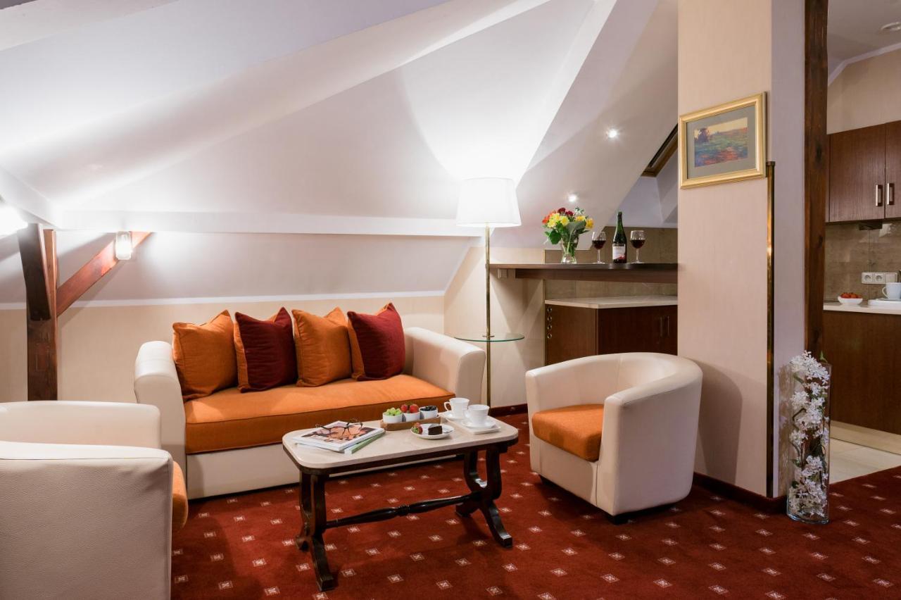Booking Hotel & Spa Krakow Exterior photo A suite at the Hotel
