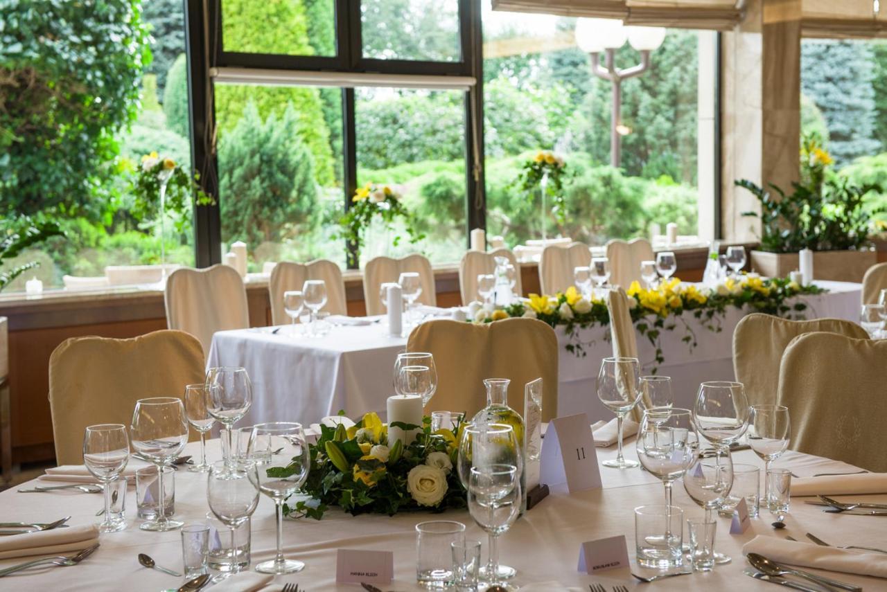 Booking Hotel & Spa Krakow Exterior photo A wedding reception