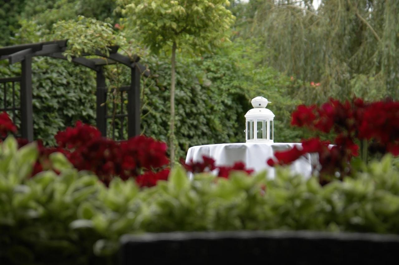 Booking Hotel & Spa Krakow Exterior photo The garden of the restaurant