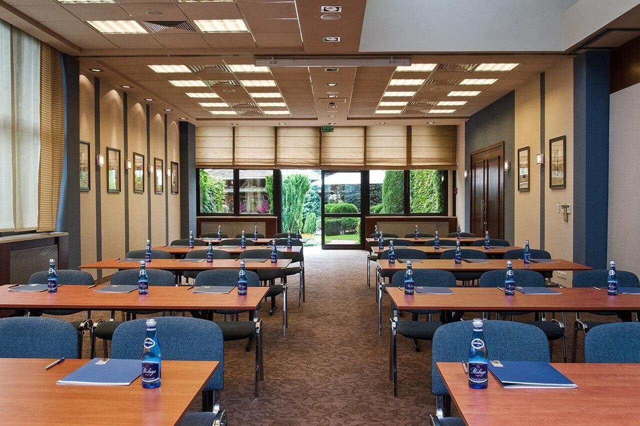 Booking Hotel Crown Piast & Spa Krakow Exterior photo The conference room at the Center for International Studies