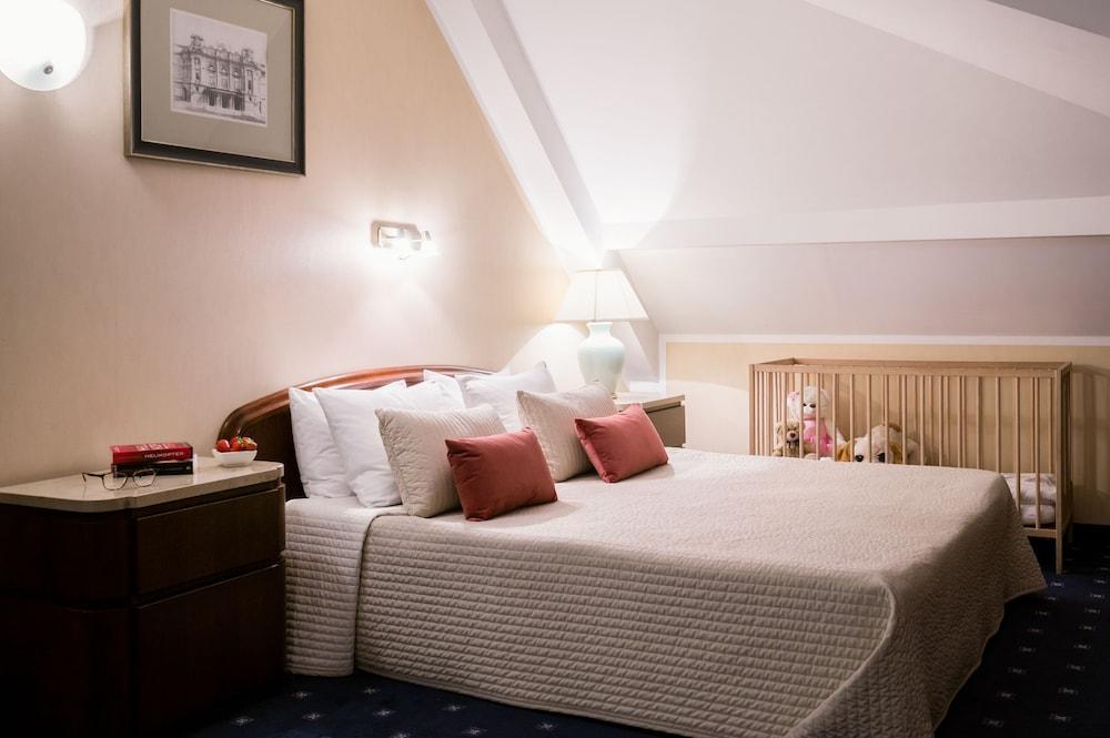 Booking Hotel & Spa Krakow Exterior photo A bedroom at the hotel