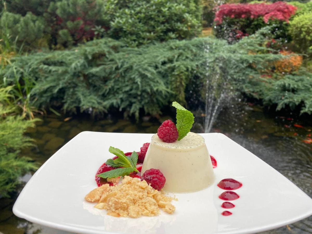 Booking Hotel & Spa Krakow Exterior photo A dessert
