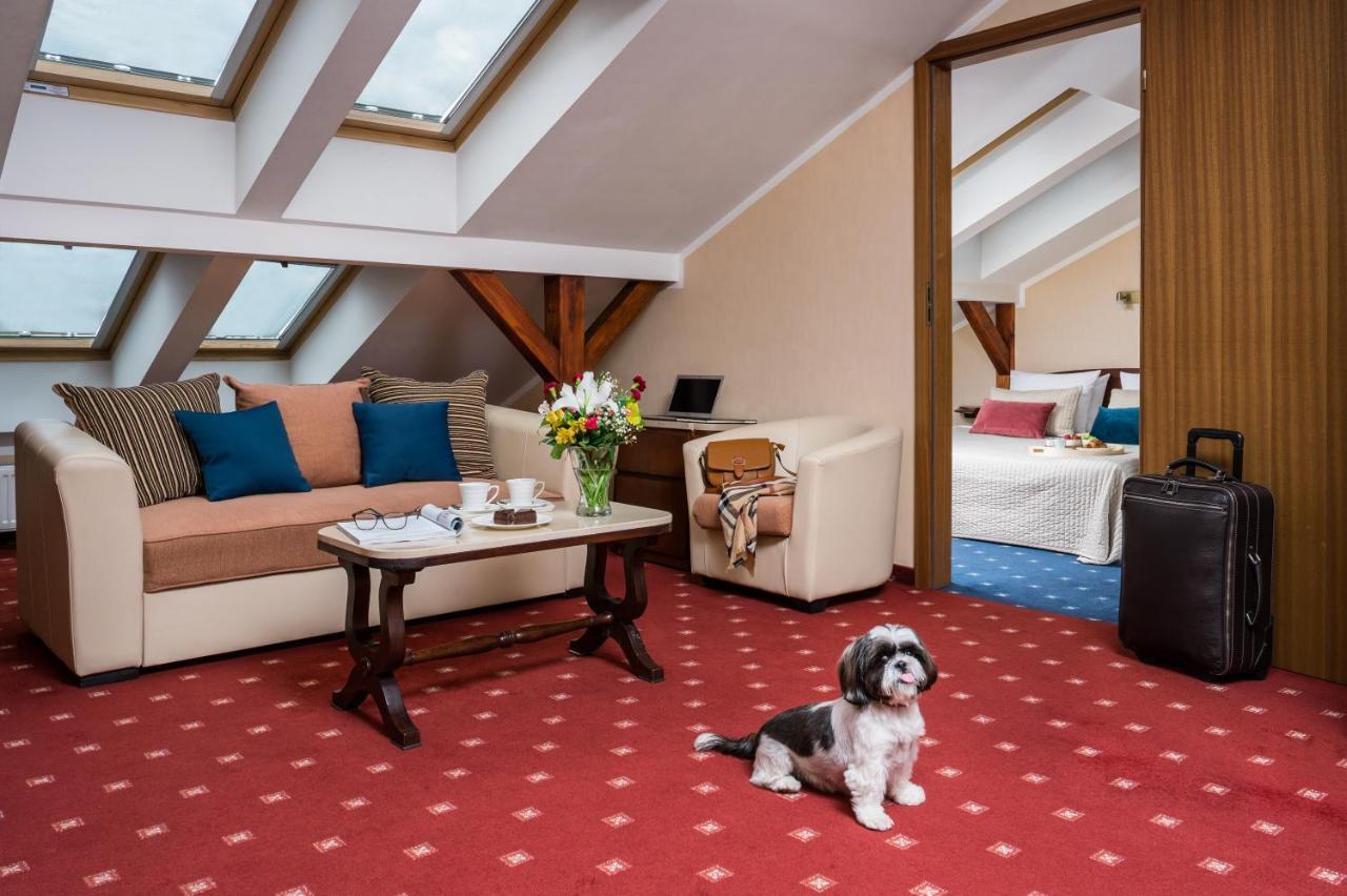 Booking Hotel & Spa Krakow Exterior photo Pet-friendly hotel room