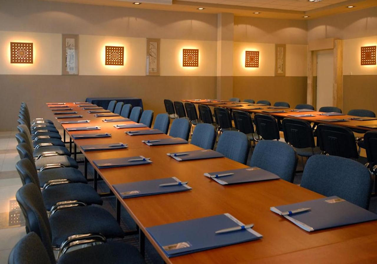 Booking Hotel & Spa Krakow Exterior photo A conference room