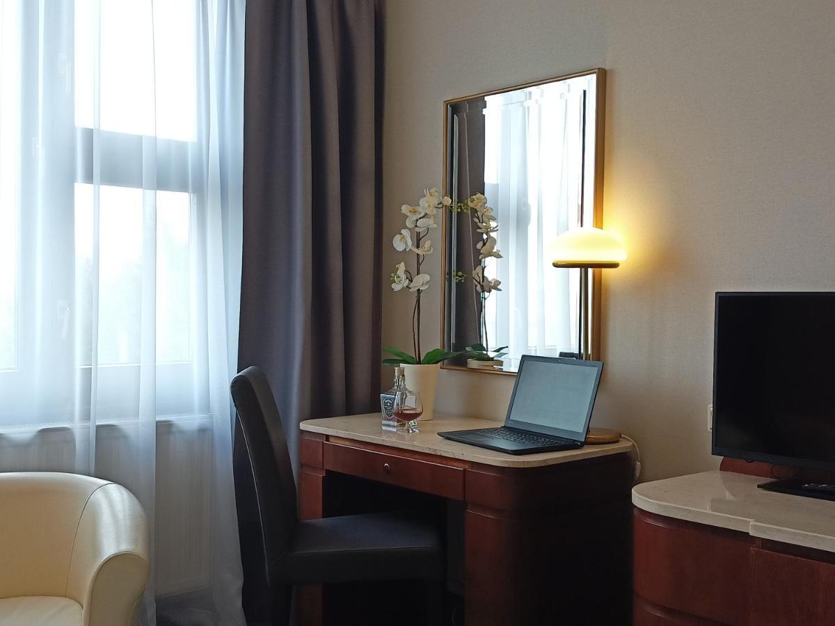Booking Hotel & Spa Krakow Exterior photo A room at the hotel