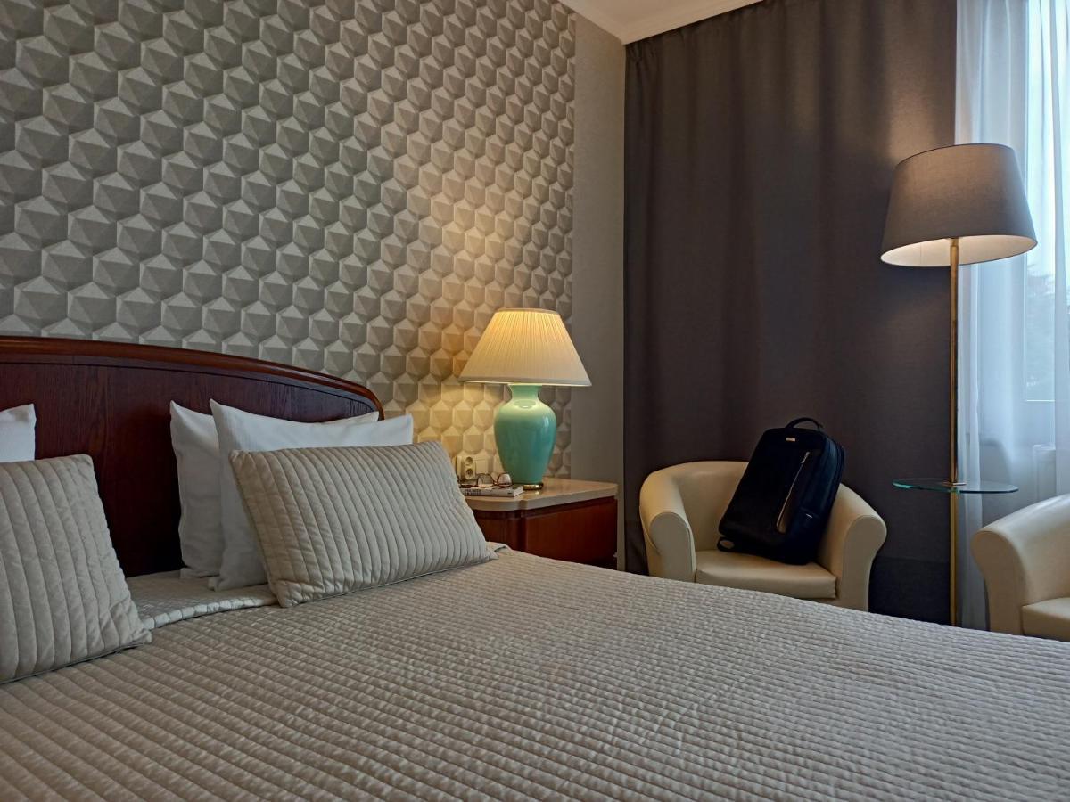 Booking Hotel & Spa Krakow Exterior photo A room at the hotel