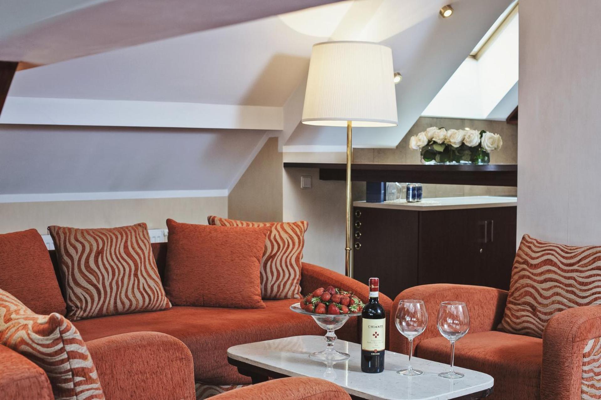 Booking Hotel & Spa Krakow Room photo The interior of a suite