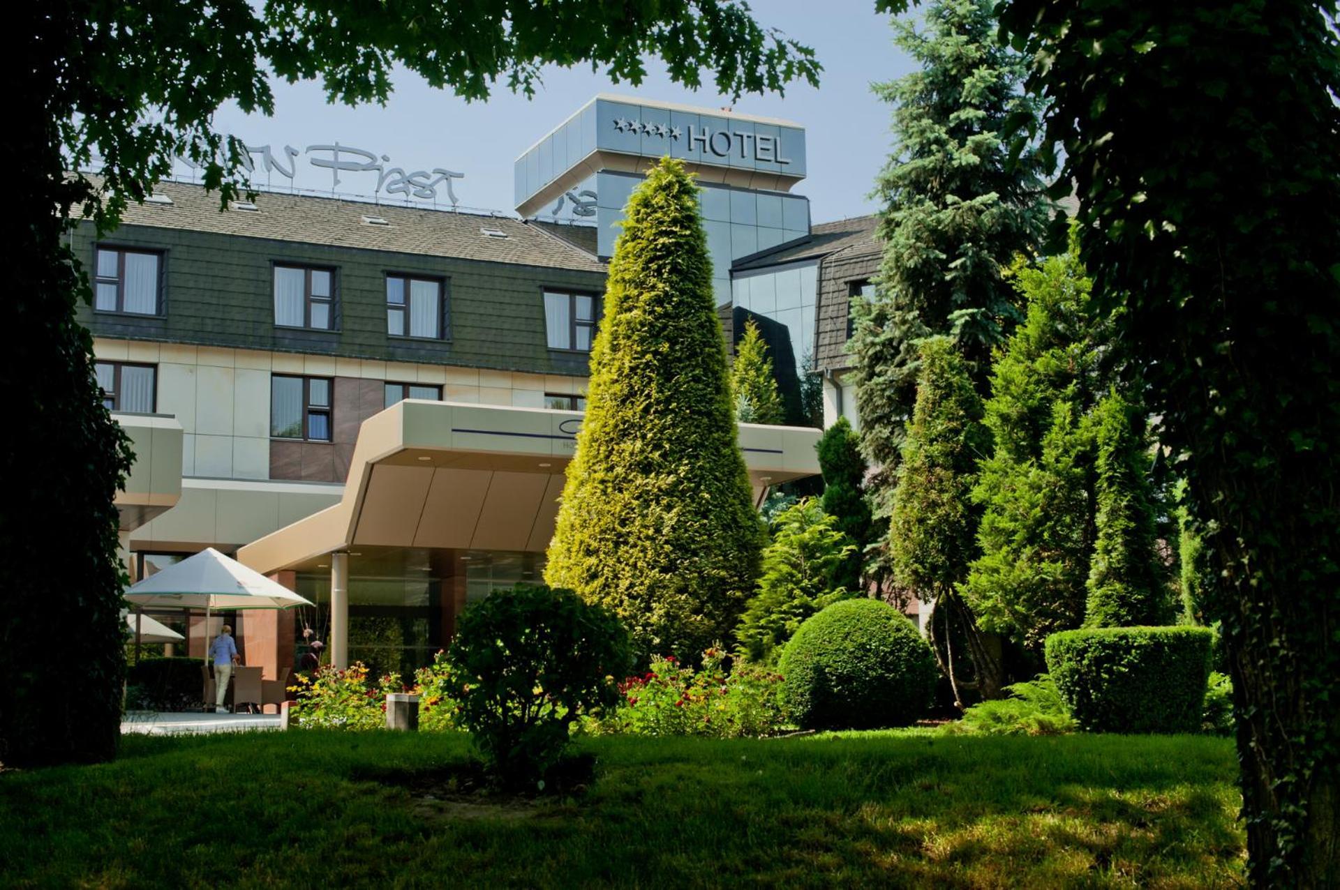 Booking Hotel Crown Piast & Spa Krakow Exterior photo